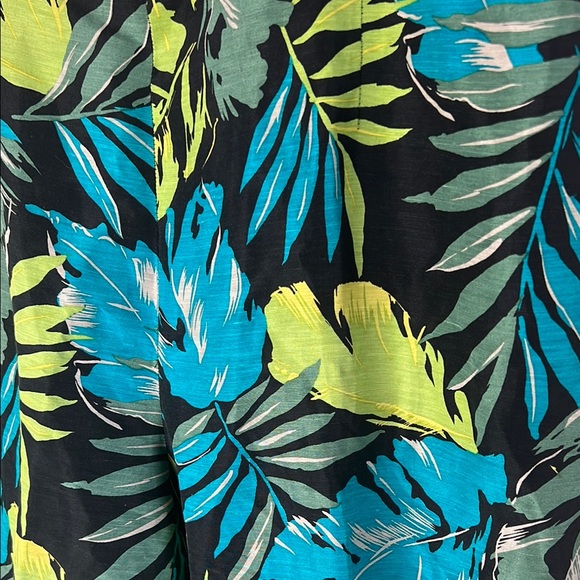 Tropical Leaf Print Women's Cropped Pants from Dana Buchman - Picture 3 of 8